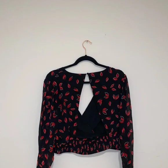 Express printed red and black blouse. - Picture 4 of 12